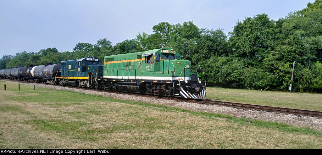 Ohio South Central Railroad (OSCR) 4537 & 104